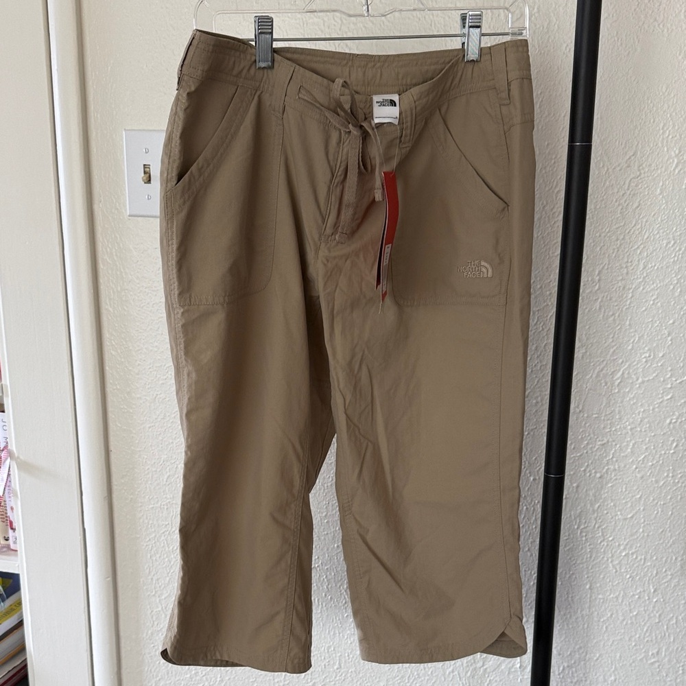 The North Face Women’s Capri Cargo Pants in Dune NWT - 8